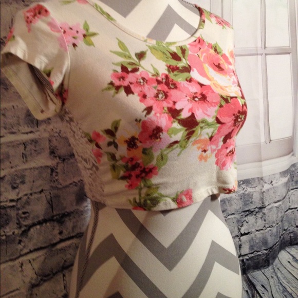 Cute Floral Crop Top size M - Picture 3 of 8